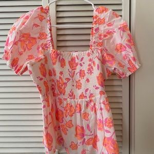 Vineyard Vines smocked top, M